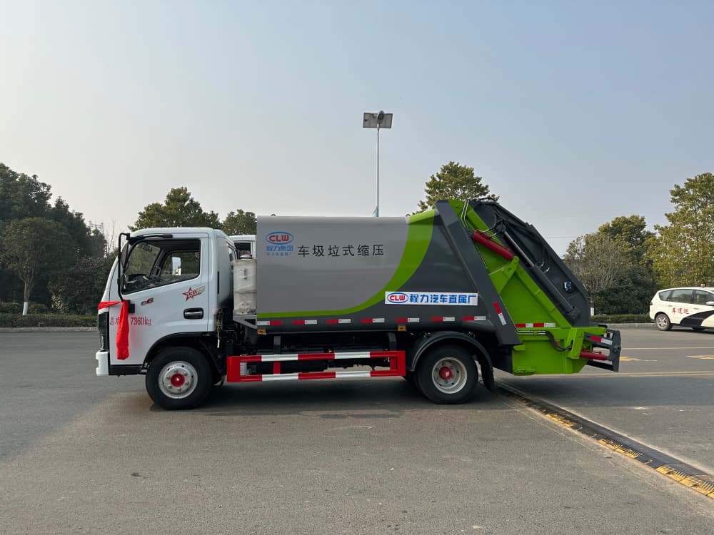  7方东风压缩垃圾车