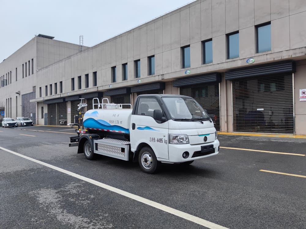 4.5t 纯电动洒水车