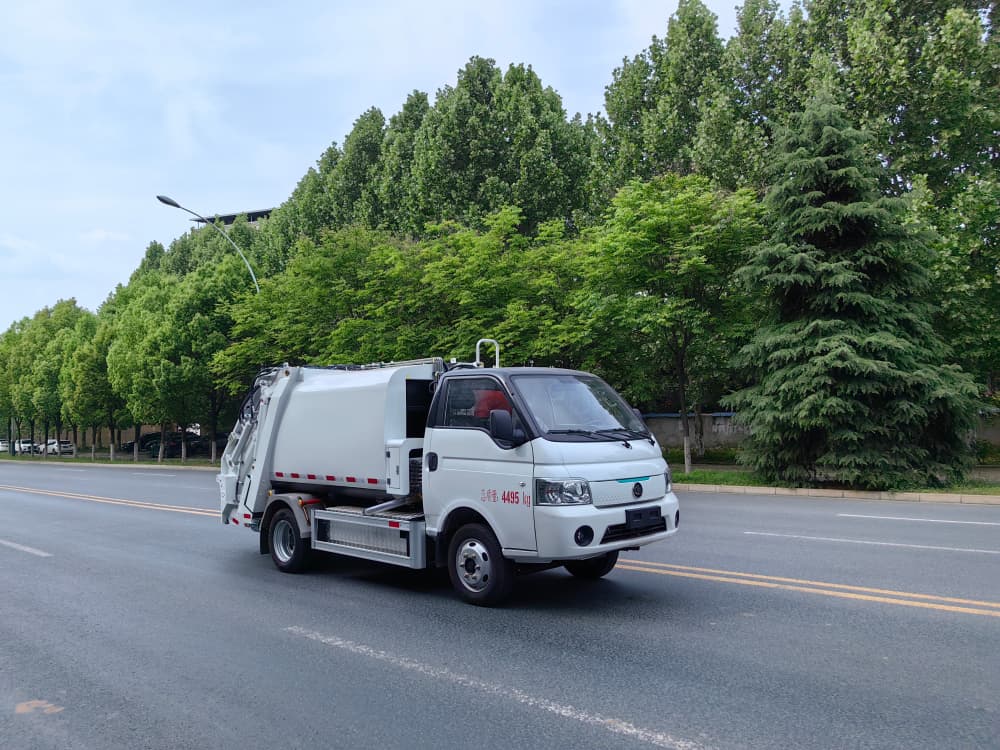 4.5t 纯电动压缩式垃圾车
